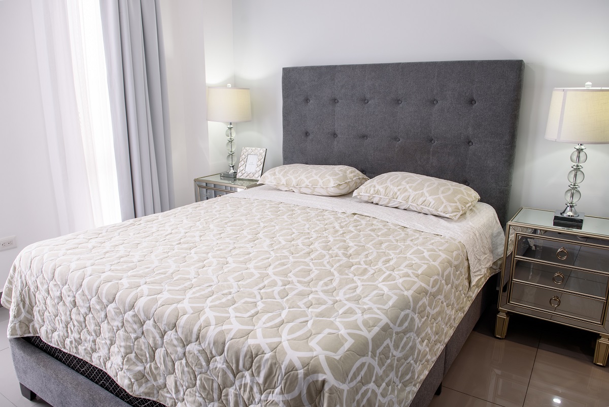 Cama inspirada em hotel de luxo